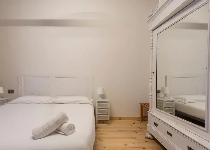 As Sant Domenec Pool&bike * Жирона